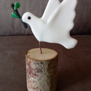 Vredesduif van glas op hout